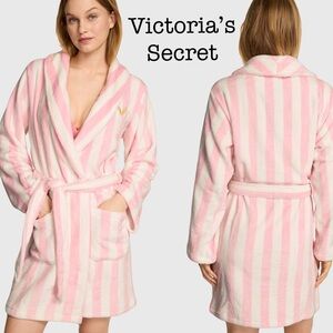 New Victoria’s Secret Pink Striped Short Cozy Robe Size M/L